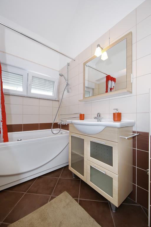 Apartments Matkovic Sveti Filip i Jakov Dış mekan fotoğraf